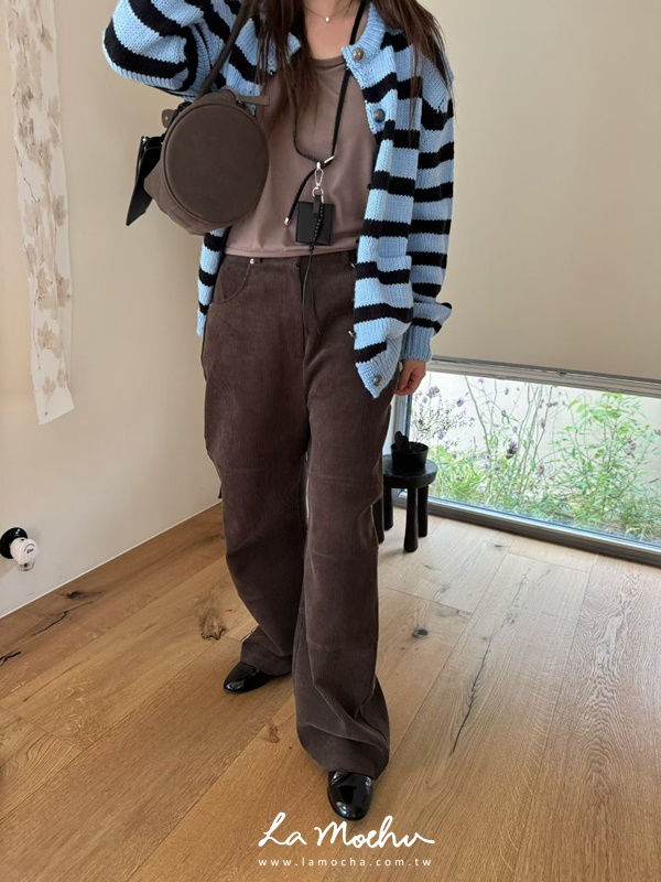 後扣帶設計燈芯絨長褲